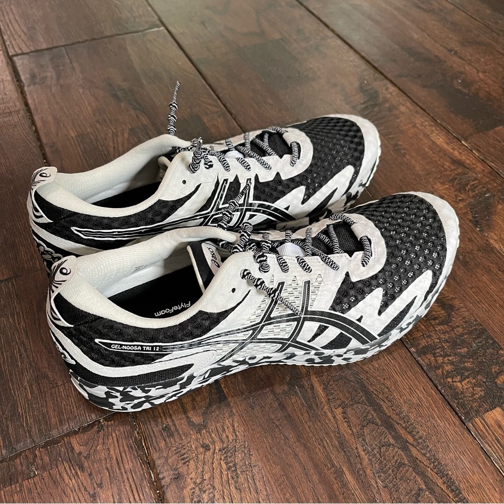 Asics Unisex NOOSA TRI 12 leather upper running Shoes sneakers almost new